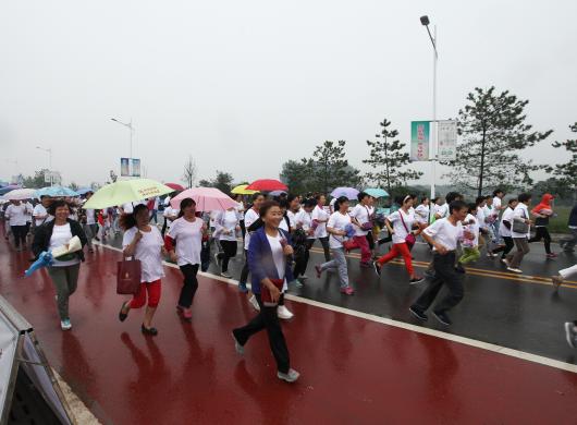 渭南市民健康快乐跑喜迎十九大